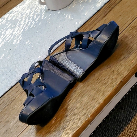 Navi blue Guess platform Sandals - Picture 2 of 9
